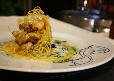 Nido de mollejas y cigalitas con salsa de bearnesa
