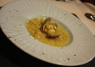 Pochas blancas con almejas