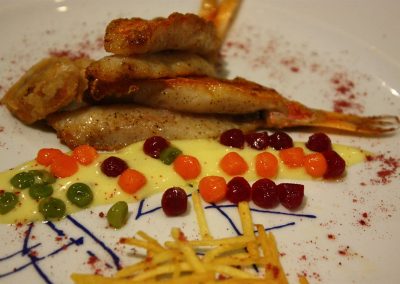 Salmonetes a la parrilla con tártara y verduritas