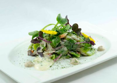 Ensalada de habas con chatka y vinagreta de trufa